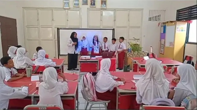 Studi Observasi Peran Guru dalam Meningkatkan Karakter Siswa